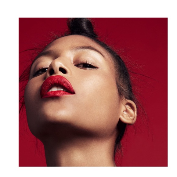 Fenty Beauty Stunna Lip Paint in Uncensored Red Longwear Fluid Lip Colour - Picture 4 of 6